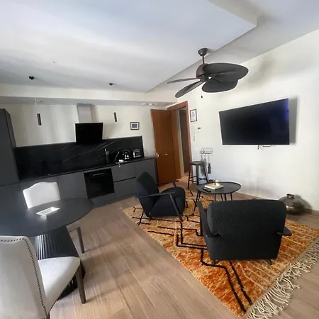 Zazz Apartahotel 4*